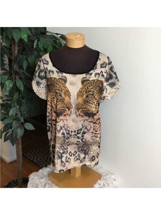 Deb Tops - Deb hi Lo embellished hi Lo scoop neck blouse Woman’s 3X lightweight